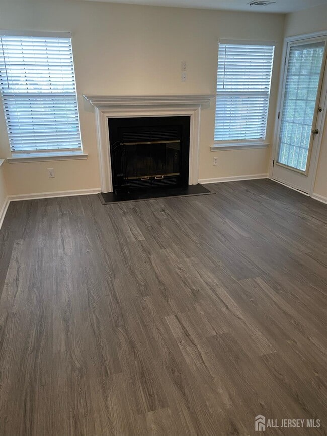 Building Photo - 216 Blew Ct