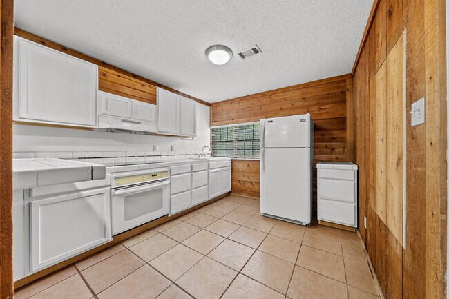 Building Photo - 301 Tatum Rd