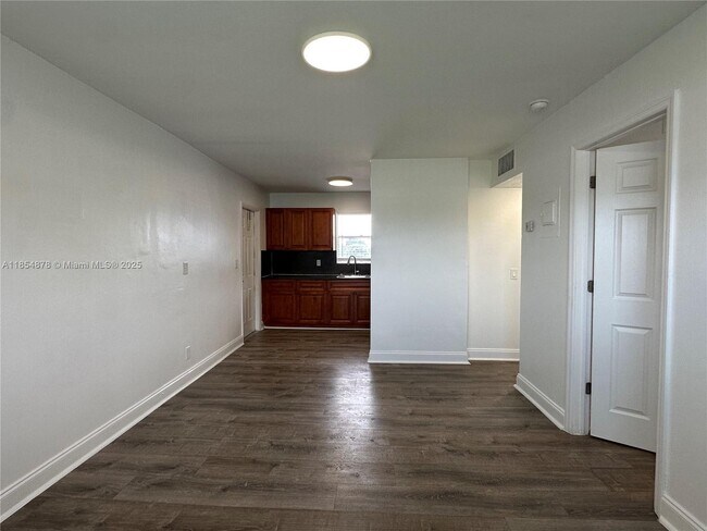 Building Photo - 5661 SW 36th Ct