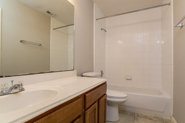 Building Photo - 2447 Halstead Dr