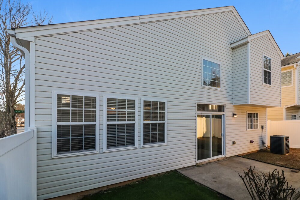 Building Photo - 124 Swanee Ln