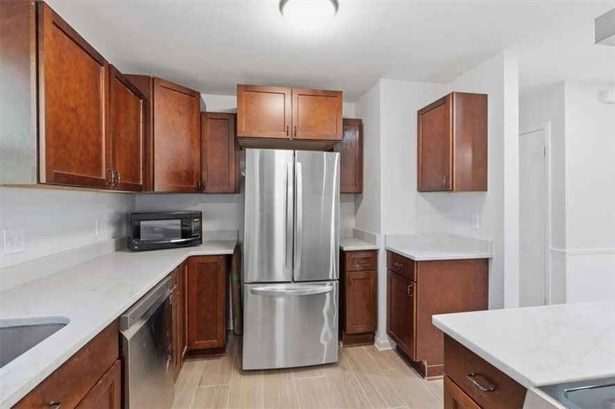 Building Photo - 2815 Carolyn Dr