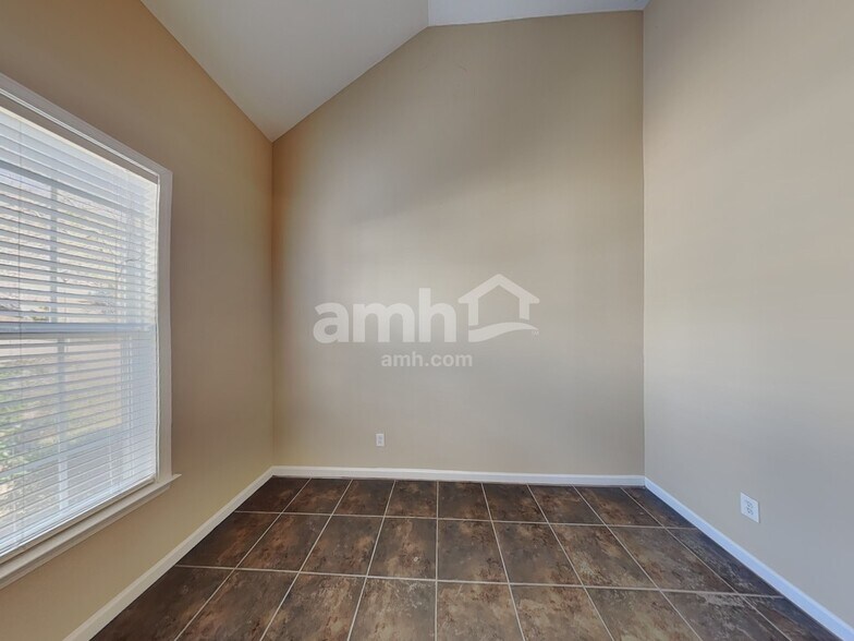 Building Photo - 6855 River Island Cir