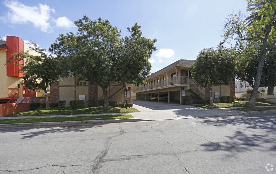 Building Photo - 2314-1316 N Catalina St