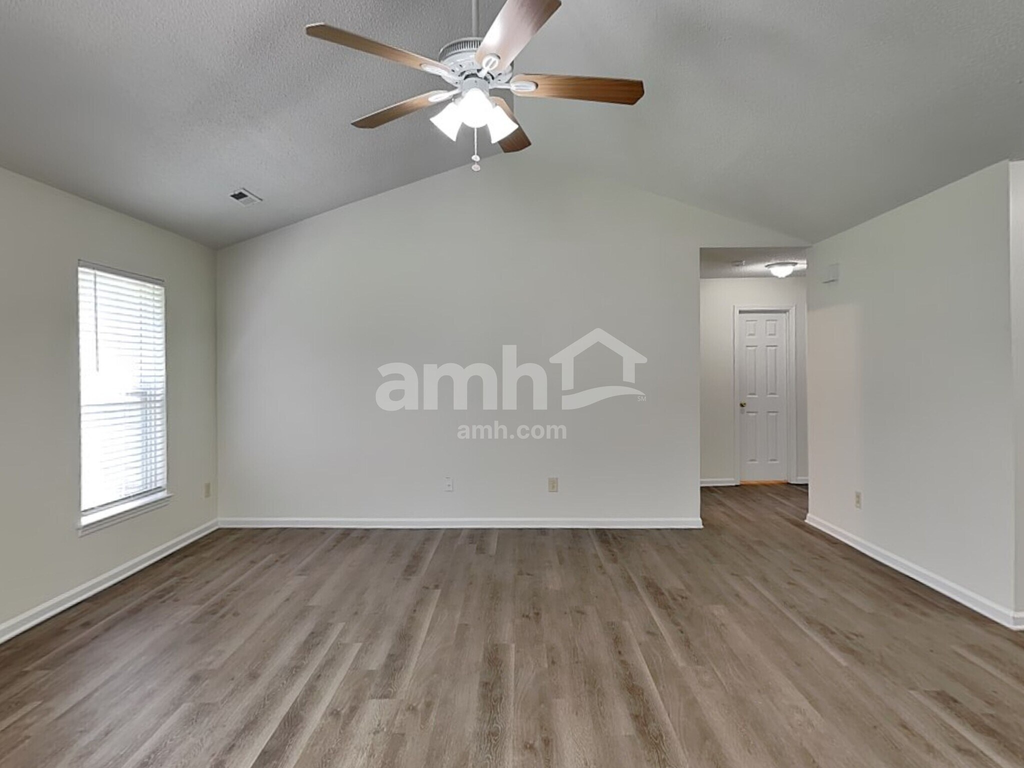 Building Photo - 821 Barbee Farm Dr