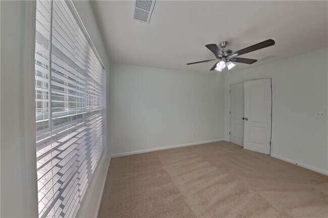 Building Photo - 5050 Roxton Ln