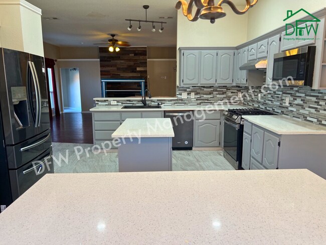 Building Photo - 2502 Chapel Hill Dr