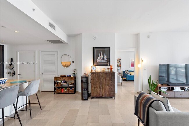 Building Photo - 88 SW 7th St