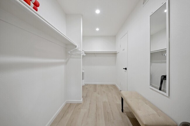 Building Photo - 40985 La Costa Cir W
