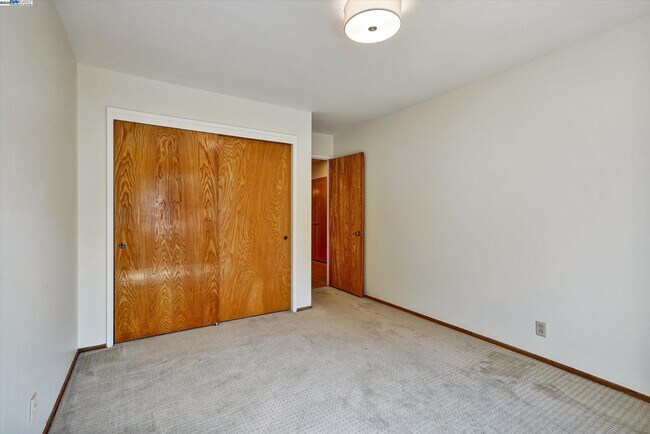 Building Photo - 613 Huntleigh Dr