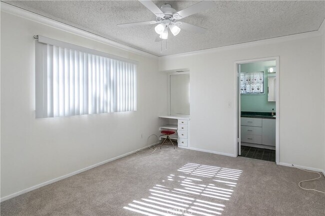 Building Photo - 11543 Swinton Ave