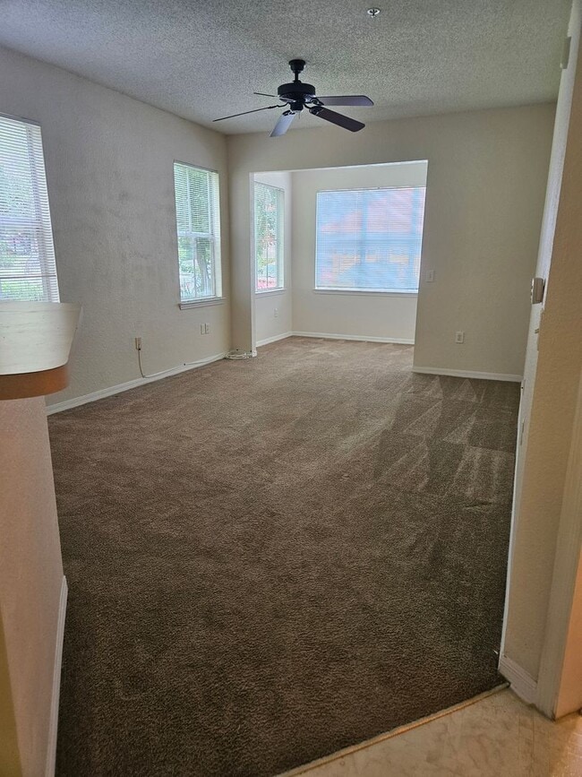 Building Photo - Beautiful First Floor, 1 Bedroom, 1 Bath, corner unit for rent in the Enclave of New Tampa