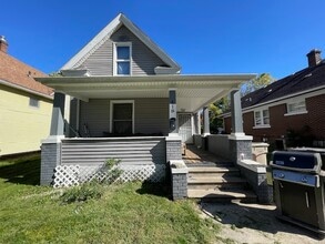 Building Photo - 418 Studebaker St