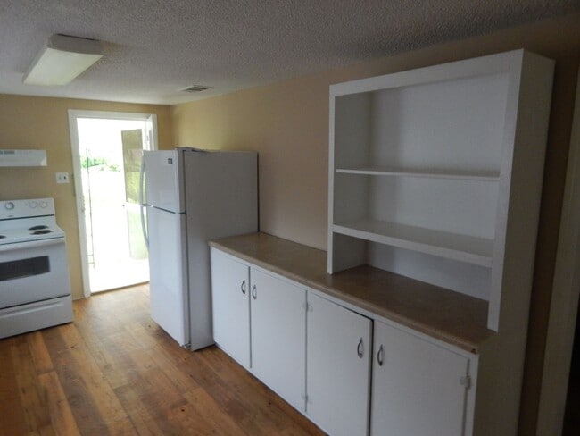Building Photo - Cute home in Lakeland