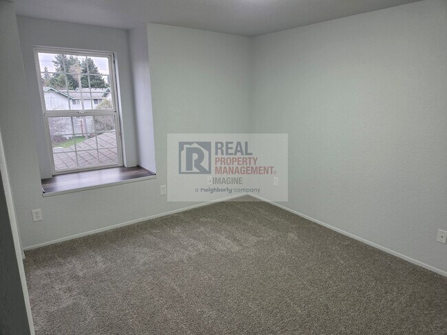 Building Photo - Check Out This Completely Remolded 3 Bedroom, 2.5 Bath Townhome!