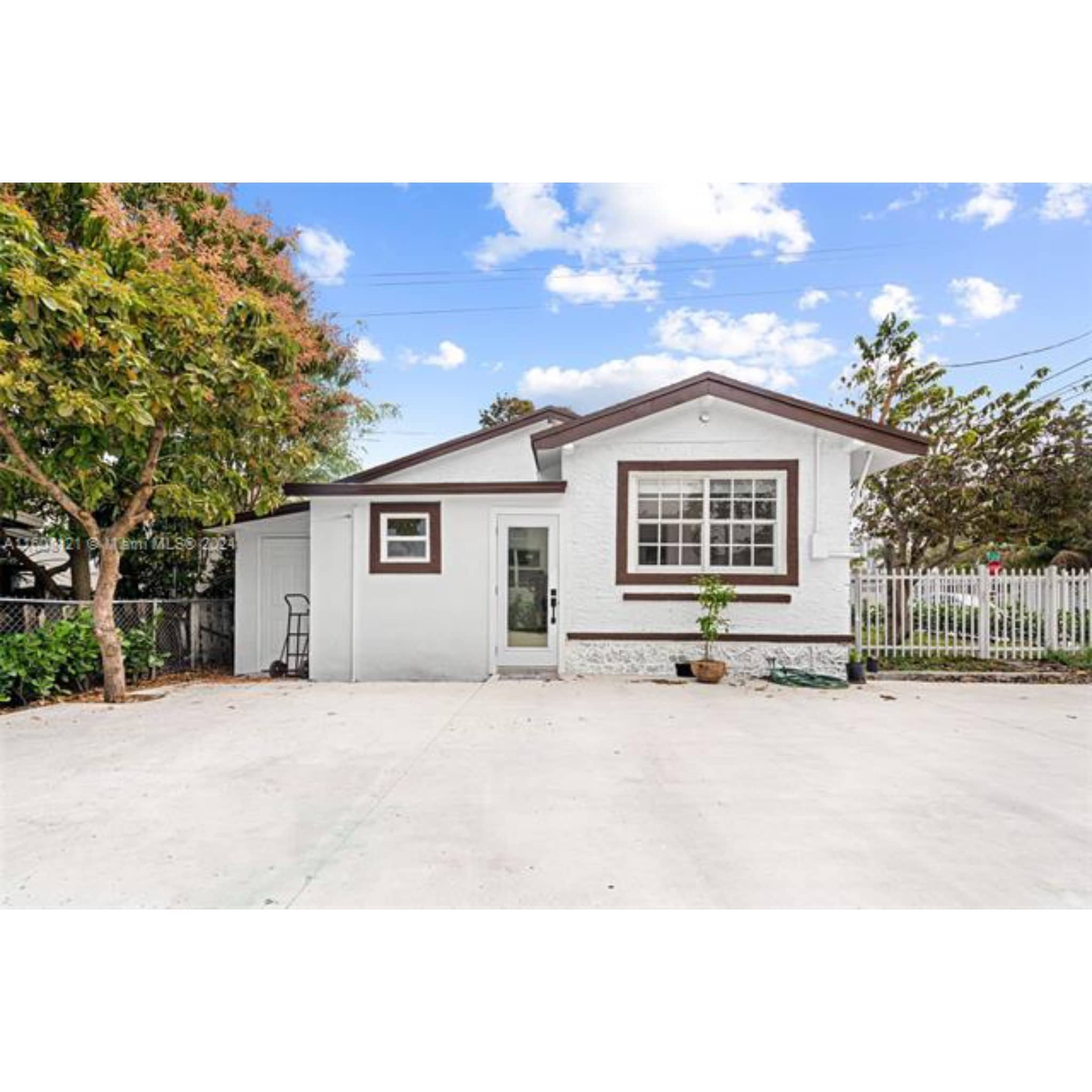 Building Photo - 3902 NW 3rd Ave