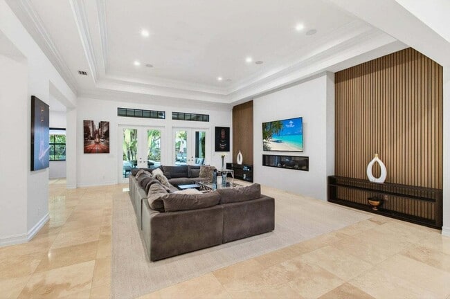 Building Photo - 17662 Cadena Dr