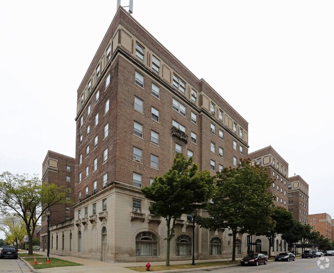 The Astor Hotel Apartments Milwaukee Wi Apartment Finder