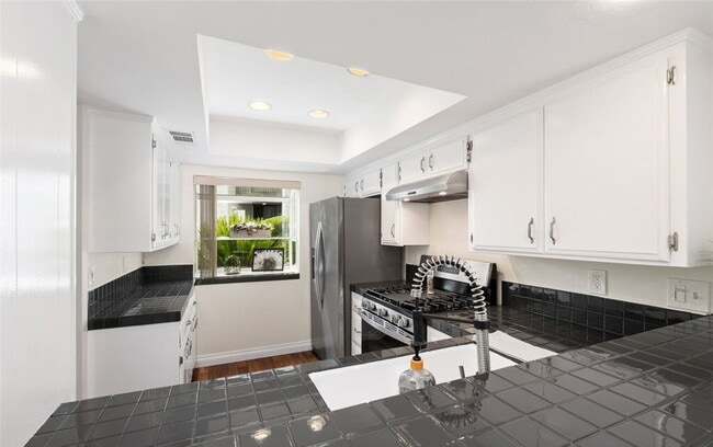 Primary Photo - 221 Oahu Way