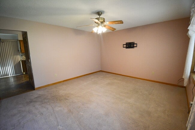 Building Photo - 4 Bed, 2 Bath Home for Rent – Great Locati...