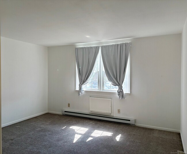Building Photo - 39 Briarwood Ln