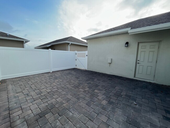 Building Photo - Townhome in Bridgewalk