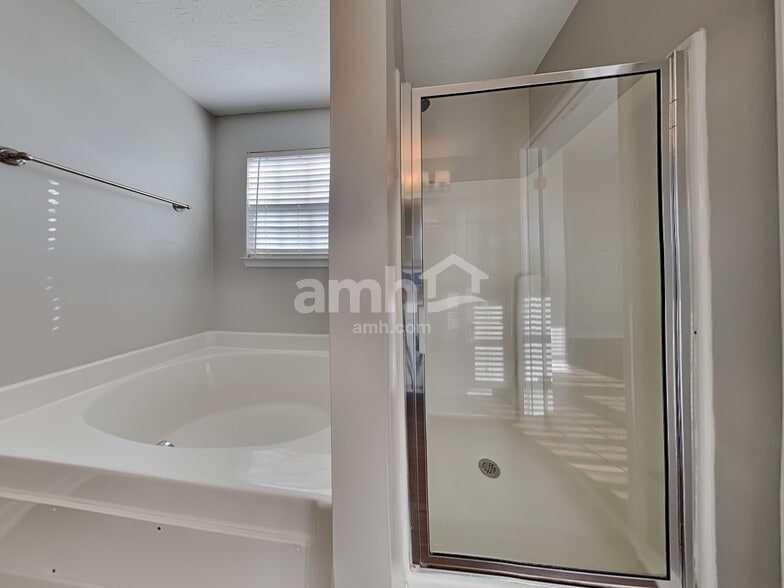 Building Photo - 5212 Man O War Dr