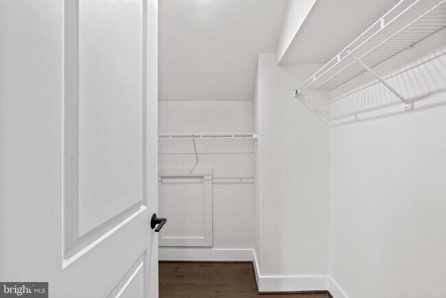 Building Photo - 5284 Ridgeview Retreat Dr