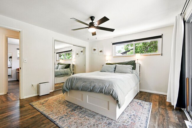 Building Photo - Fabulous 4 BR 3 bath home with fenced back...