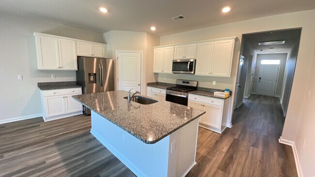 Building Photo - New build 4 bedroom house in Market Commons