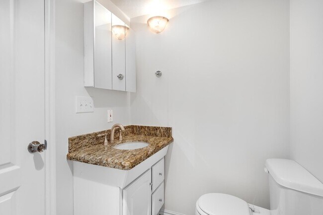 Building Photo - 557 E 8240 S