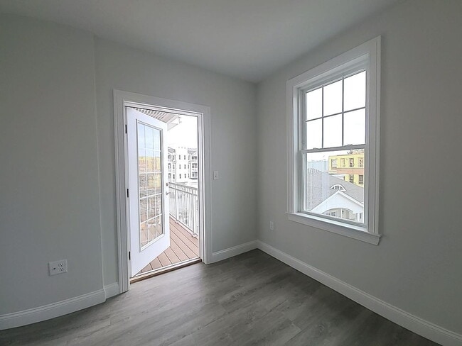 Building Photo - "Spacious 2-Bed, 2-Bath Gem in Medford - 1480 Sq Ft of Comfort Awaits!"