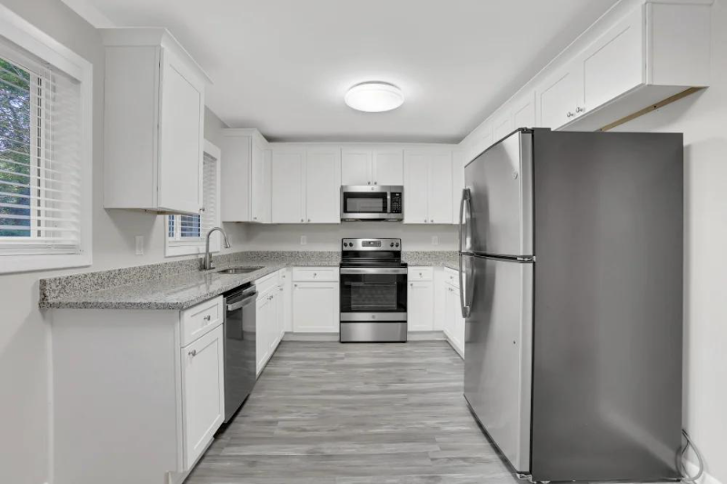 Building Photo - 2830 Altaview Dr SE