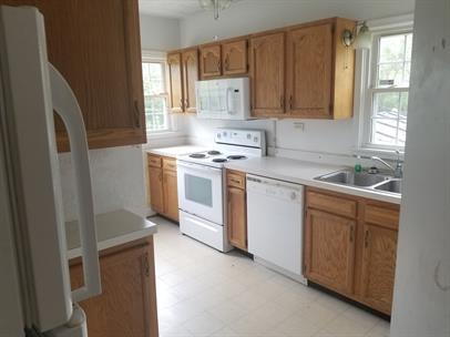 Building Photo - "Charming 2-Bedroom Home in the heart of Front Royal with hard surface flooring, deck, and yard