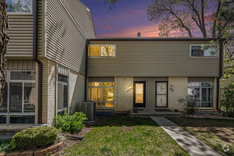 Building Photo - Charming Townhouse with Gas Fireplace & Ba...