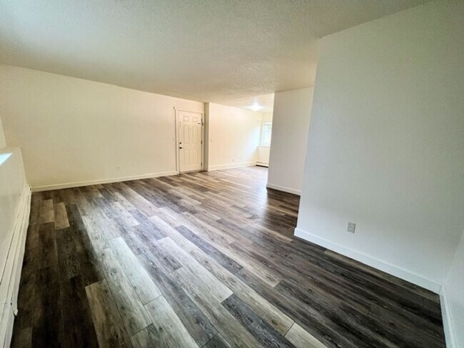 Building Photo - 1555 Latouche St