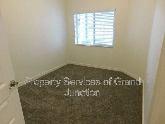 Building Photo - 658 Brookwillow Dr