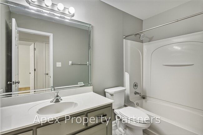 Building Photo - 9860 Southern Oak Way