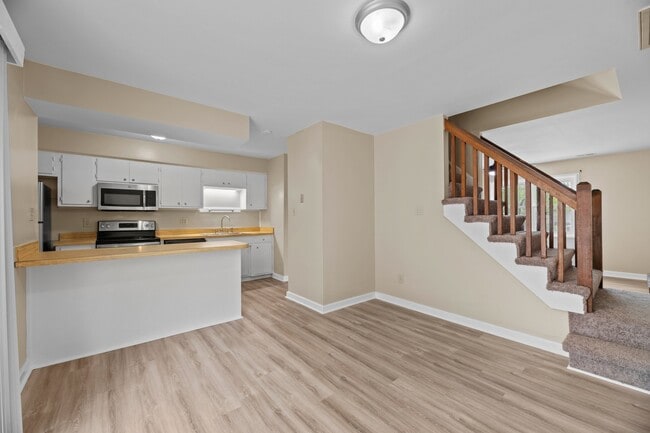 Building Photo - 21 Donnell Ave