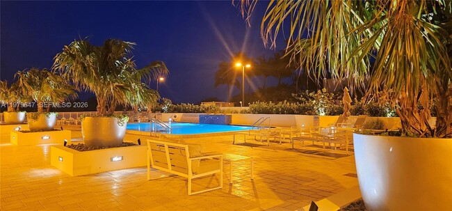 Building Photo - 6917 Collins Ave