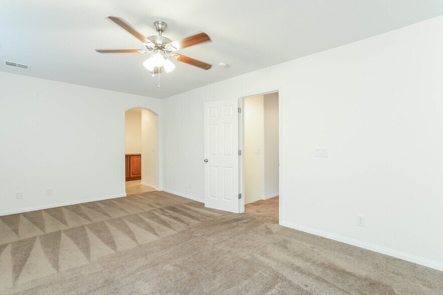 Building Photo - 7924 N Kelburn Hill St