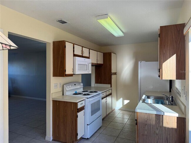 Building Photo - 6290 Arlington Ct