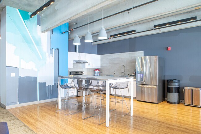 Building Photo - 1640 N Water St