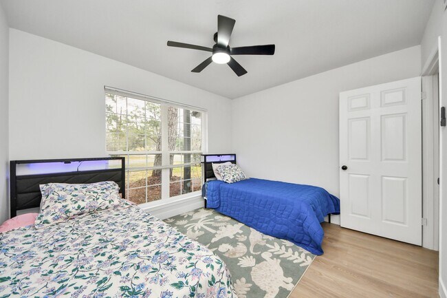 Building Photo - 10003 Briarwild Ln