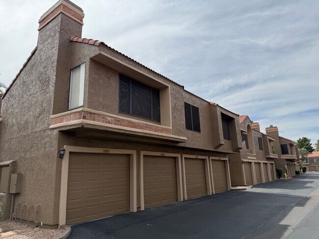 Building Photo - Tatum and Shea - Fully Remodeled Gated Condo that overlooks pool!