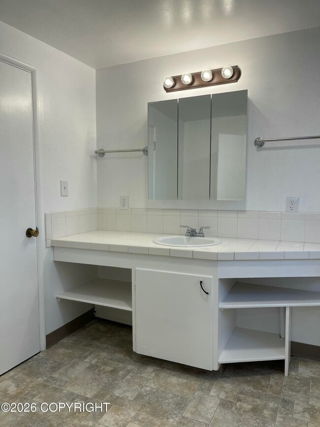 Building Photo - 237 Denali St