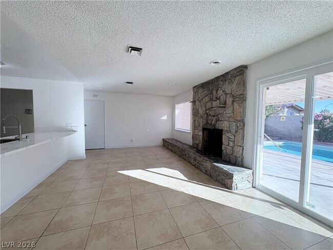 Building Photo - 1575 Cherokee Ln