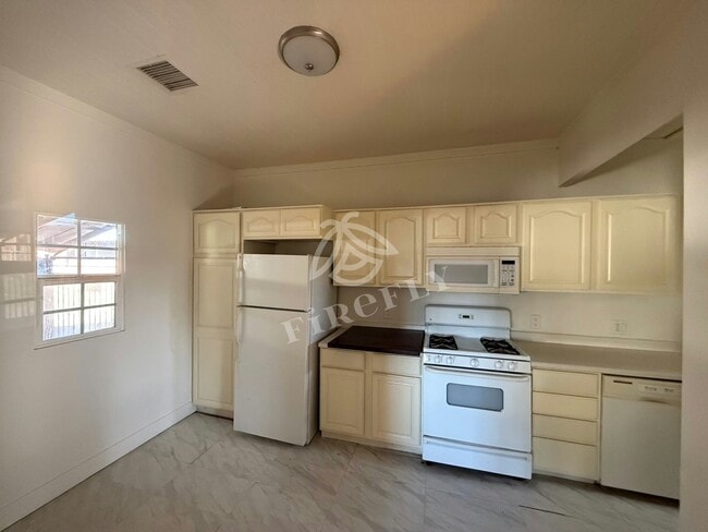 Building Photo - 1212 E Taylor St