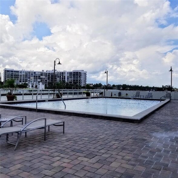 Building Photo - 3000 S Ocean Drive Unit 510