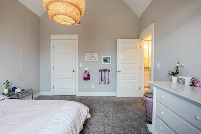 Building Photo - 5322 Honeybee Dr